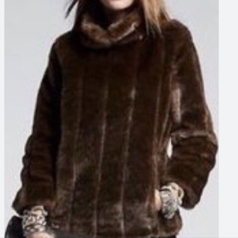 NWT Banana Republic faux fur pull over size medium